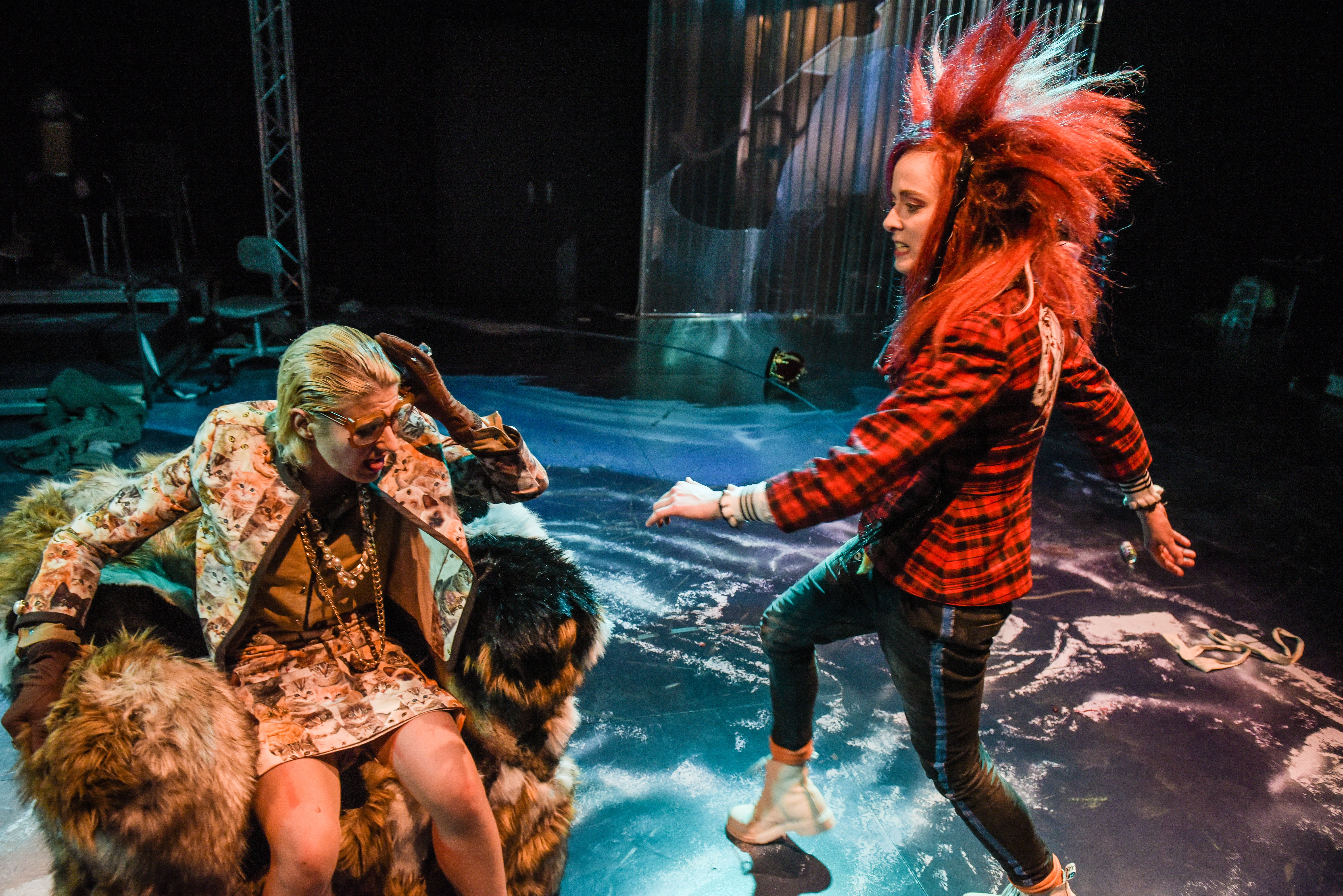 2_-_Antonia_Sophie_Schirmeister__Carmen_Steinert_Clockwork-Orange__c__Nilz_Boehme