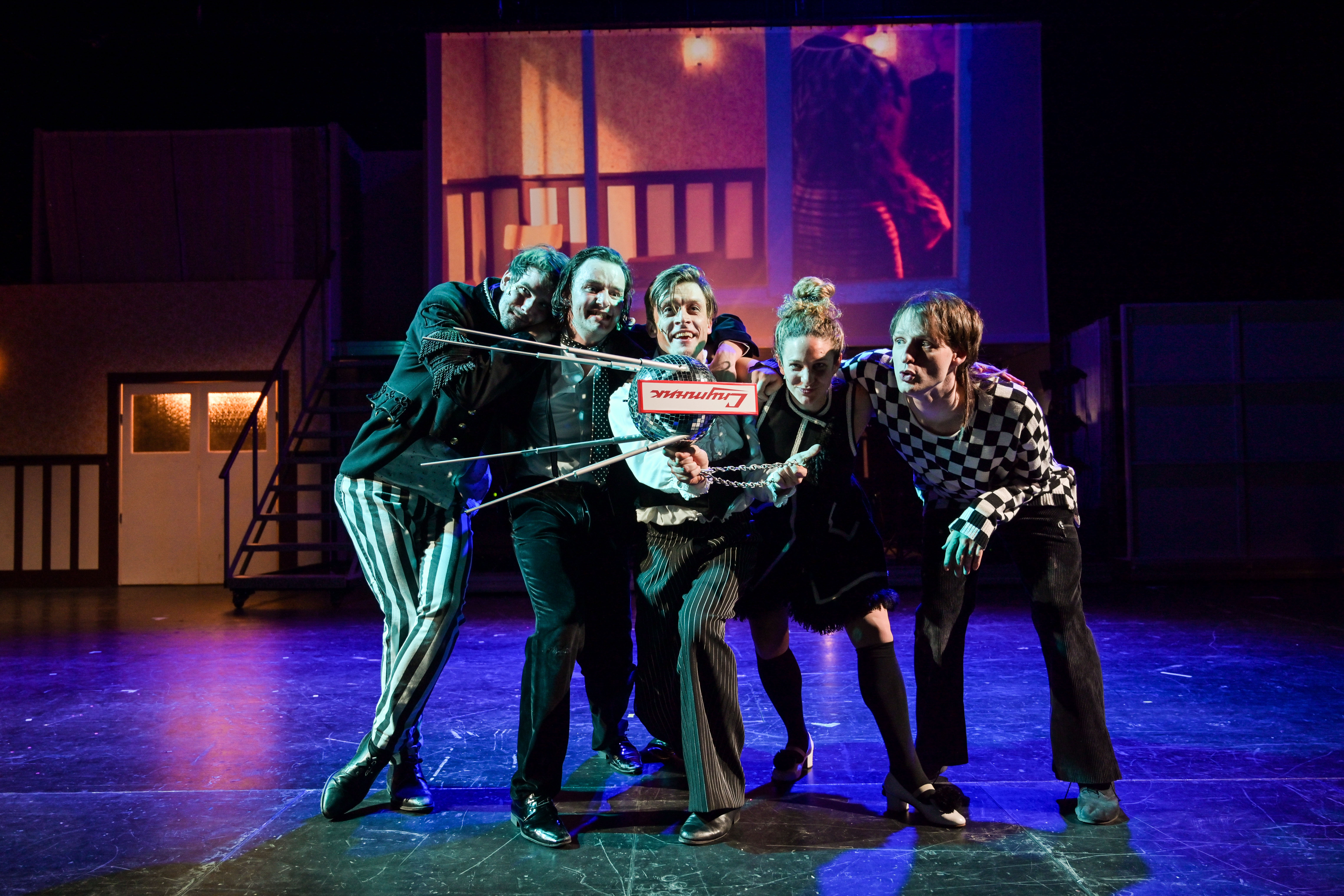 07_Duesterbusch_Marian Kindermann, Daniel Klausner, Ralph Opferkuch, Léa Wegmann, Matthias RheinheimerKP_01367-255_(c)_Nilz Böhme