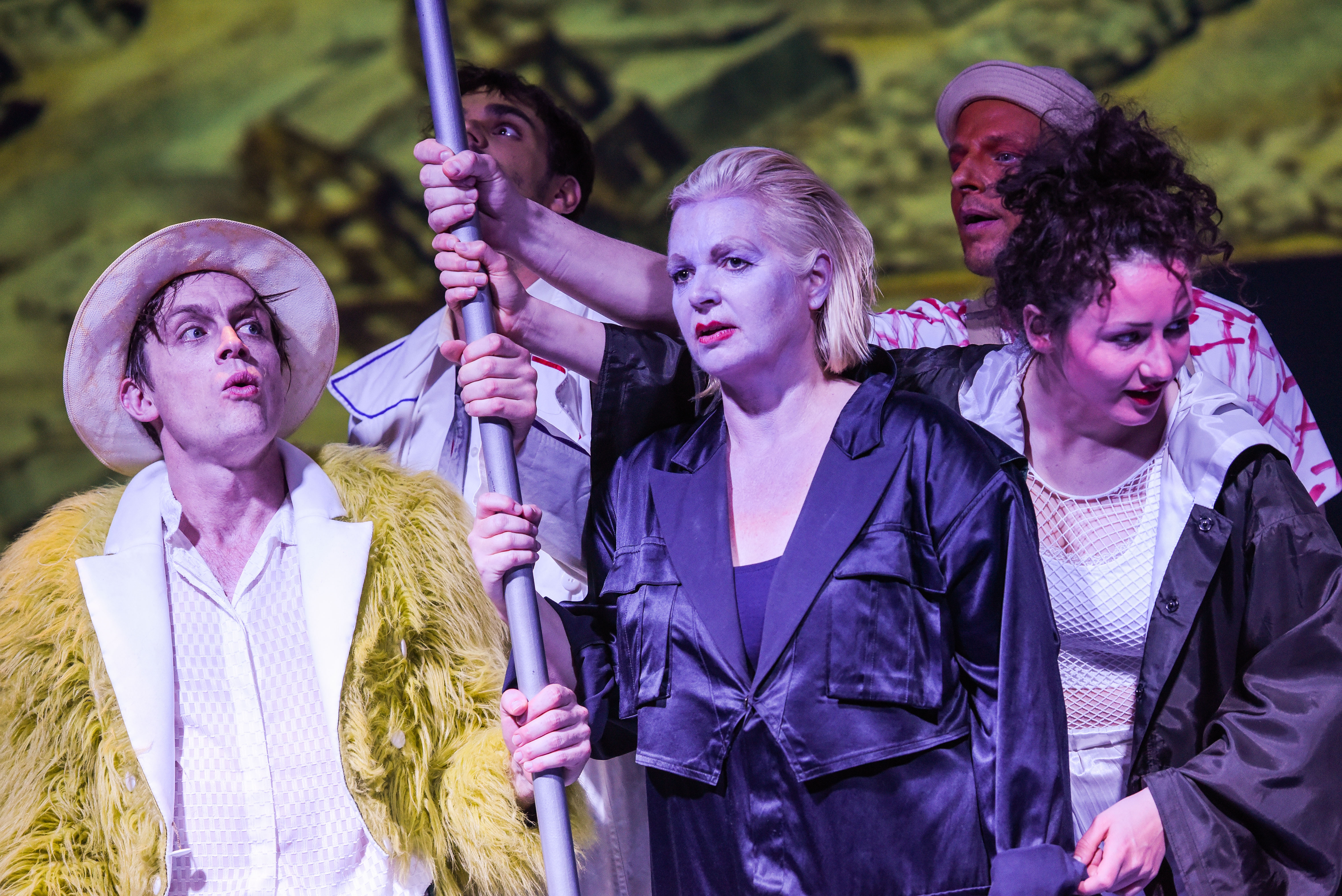 05_Tanz-im-Netz_Ensemble_KP_00977-242__c__Nilz_Boehme