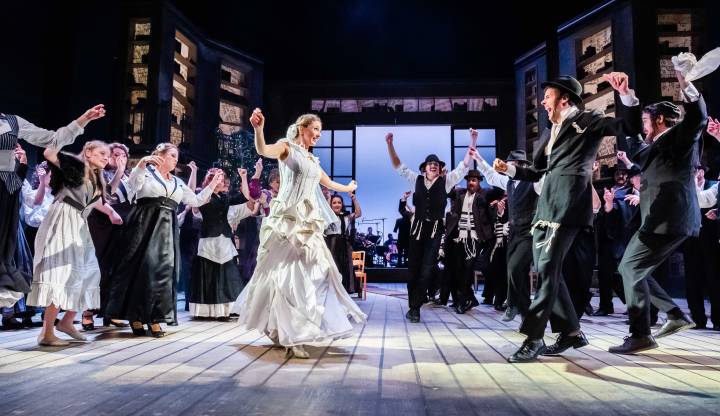 08_Anatevka_HP2_30042019_Ensemble__c_KirstenNijhof_KN12244